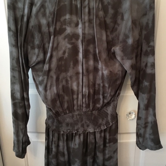 Women's Gray Tie-Dye Long Sleeve Dress - Picture 7 of 12